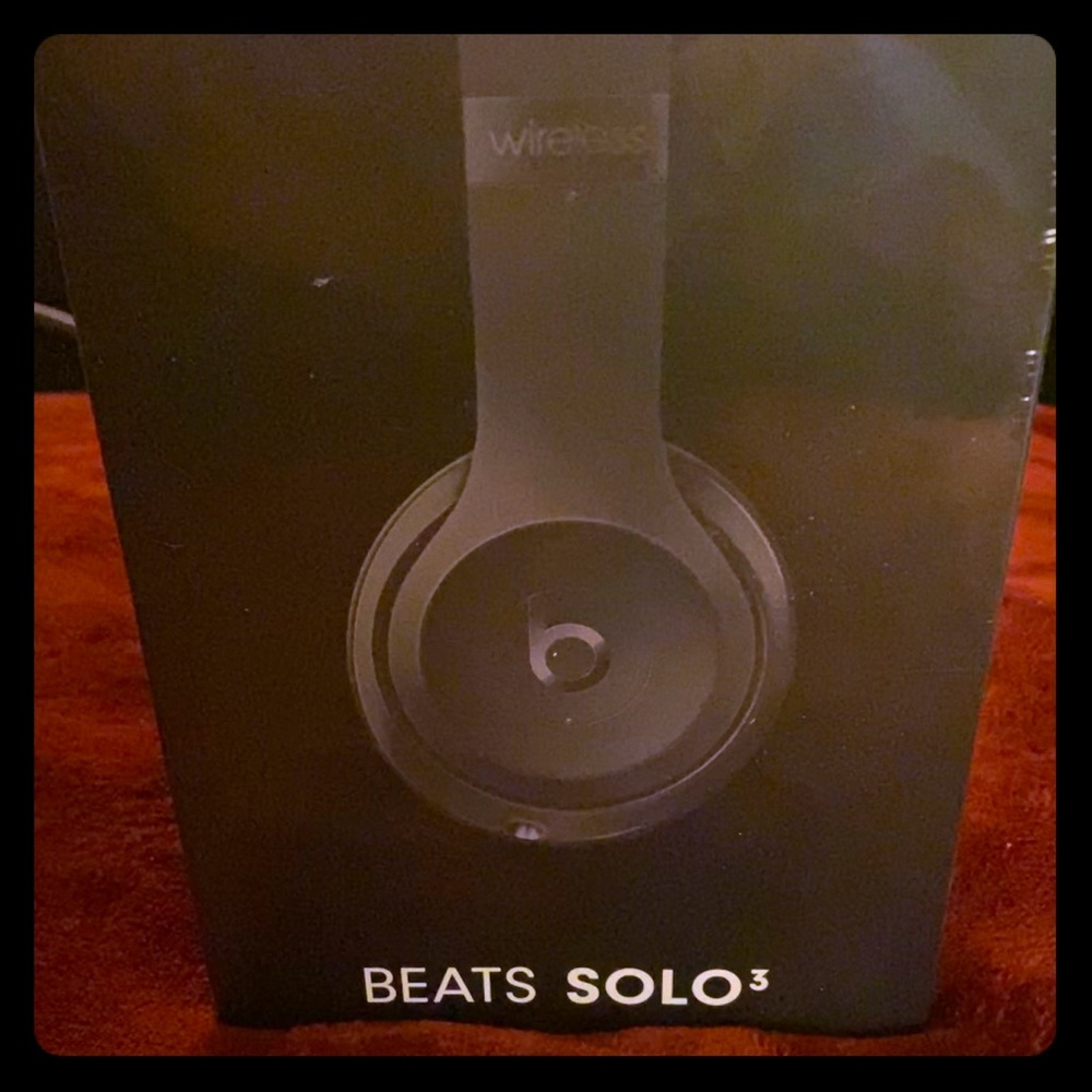 UNOPENED BEATS SOLO3 (ALL BLACK)